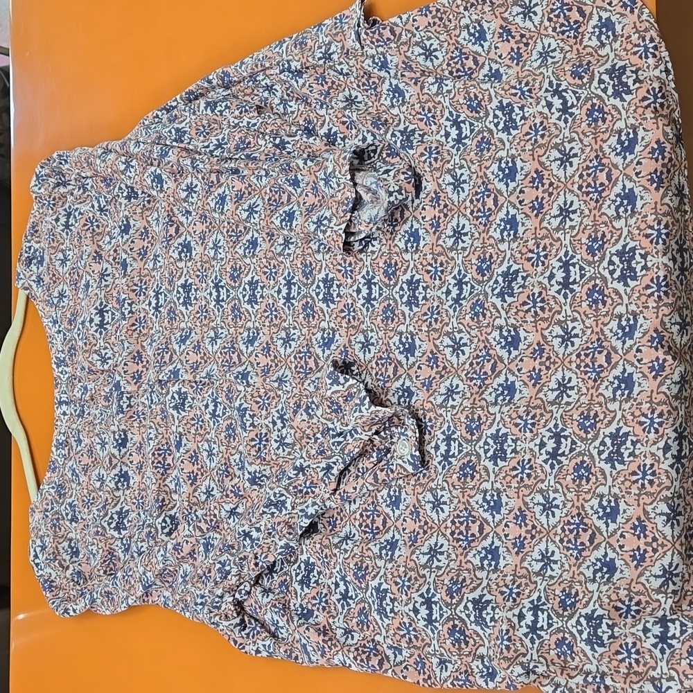 Artisan NY lightweight  multicolored pattern top, 3/4 length button sleeves, 1X - Picture 4 of 5